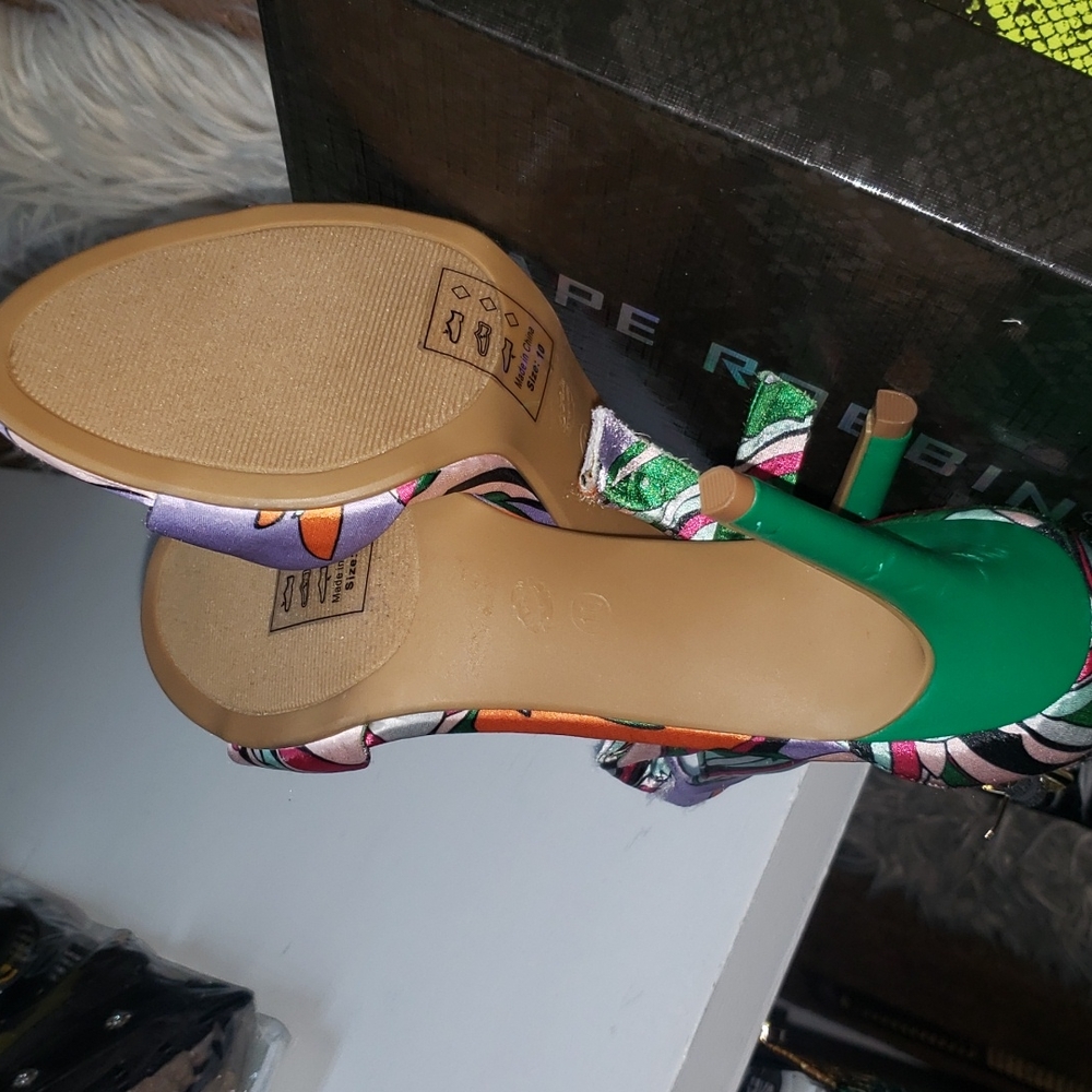 Multi Color Heel 😍 - Picture 3 of 4